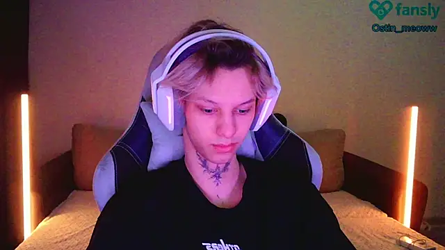 Snapshot of Ostin_meow chatting on 02.28.25 Ostin meow online show from 02.28.25