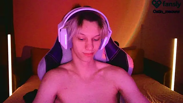 Snapshot of Ostin_meow chatting on 03.14.25 Ostin meow online show from 03.14.25