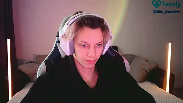 Snapshot of Ostin_meow chatting on 03.16.25 Ostin meow online show from 03.16.25