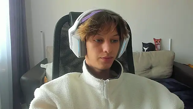 Snapshot of Ostin_meow chatting on 09.09.25 Ostin meow online show from 09.09.25