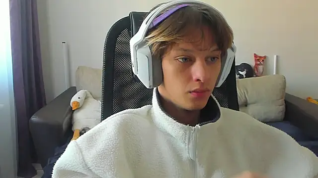 Snapshot of Ostin_meow chatting on 09.11.25 Ostin meow online show from 09.11.25