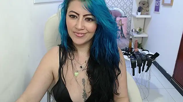 Snapshot of scarleth_blue chatting on 01.06.25 scarleth blue online show from 01.06.25