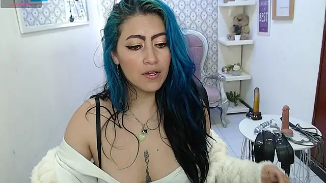 Snapshot of scarleth_blue chatting on 01.11.25 scarleth blue online show from 01.11.25