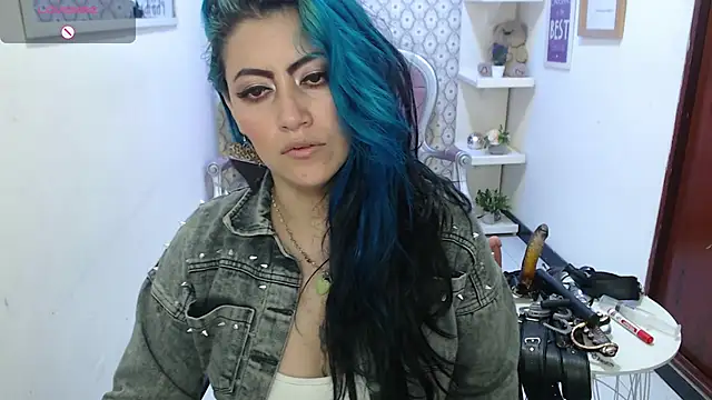 Snapshot of scarleth_blue chatting on 01.17.25 scarleth blue online show from 01.17.25