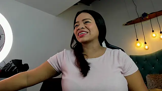 Any topless online show from 02.05.25