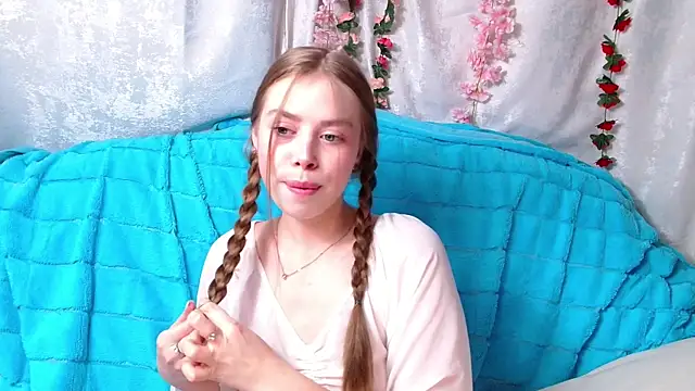 Snapshot of sofiaa_here chatting on 03.10.25 sofiaa here online show from 03.10.25