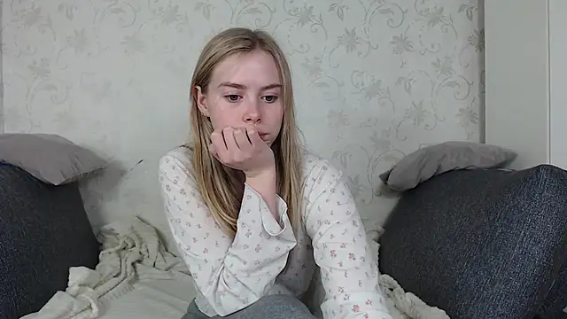 Snapshot of sofiaa_here chatting on 03.19.26 sofiaa here online show from 03.19.26