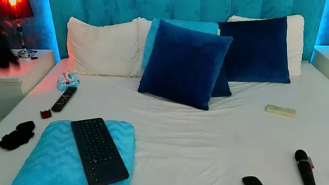 LauraMirage online show from 01.17.25