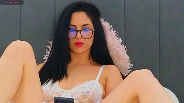 LauraMirage online show from 11.28.25