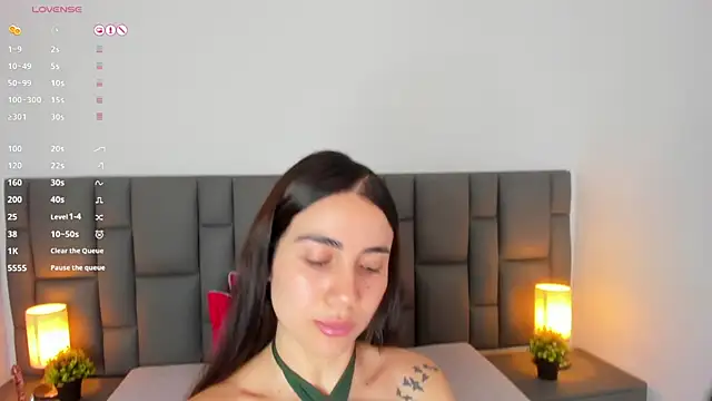 Snapshot of SaraOspinna chatting on 09.26.25 SaraOspinna online show from 09.26.25