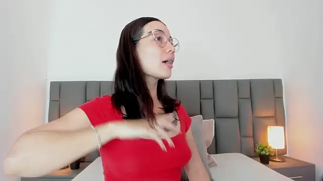 Snapshot of SaraOspinna chatting on 10.01.25 SaraOspinna online show from 10.01.25