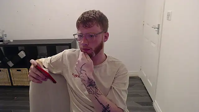 Snapshot of PrettyGinger chatting on 12.04.24 PrettyGinger online show from 12.04.24