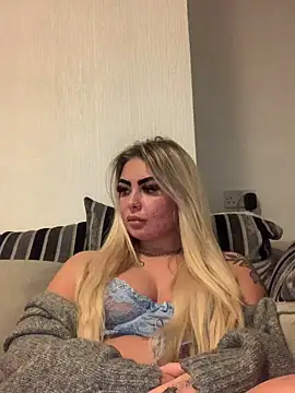 Snapshot of UKJuicyPrincess chatting on 12.02.24 UKJuicyPrincess online show from 12.02.24