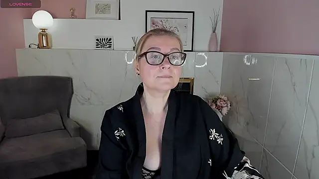 AlexandraKind online show from 12.26.24