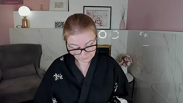 AlexandraKind online show from 12.26.24