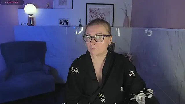 AlexandraKind online show from 01.04.25