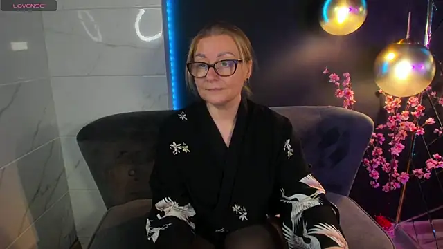 AlexandraKind online show from 01.05.25