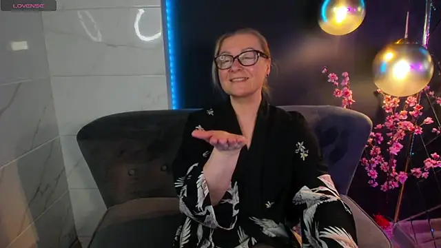 AlexandraKind online show from 01.06.25