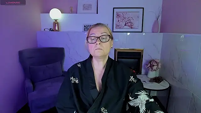 AlexandraKind online show from 01.08.25