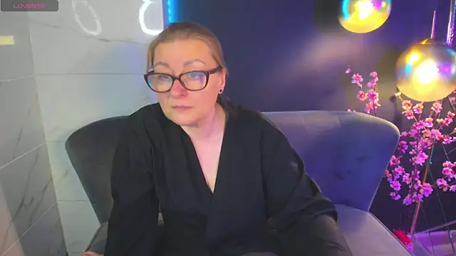 AlexandraKind online show from 01.10.25