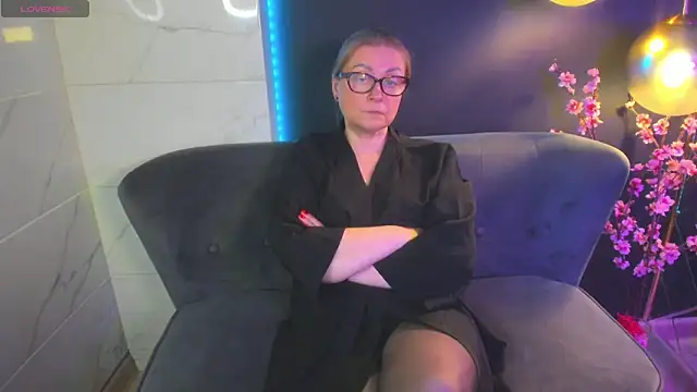 AlexandraKind online show from 01.10.25