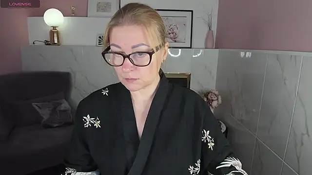 AlexandraKind online show from 01.14.25
