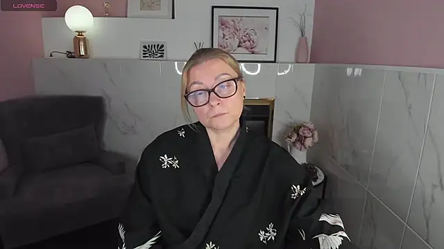 AlexandraKind online show from 01.14.25