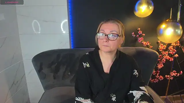AlexandraKind online show from 01.22.25