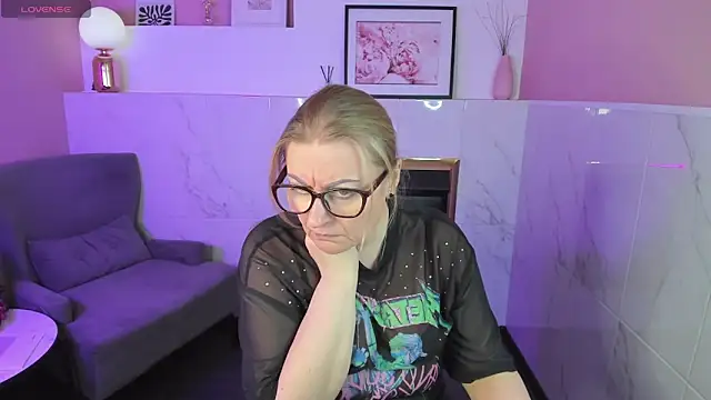 AlexandraKind online show from 02.23.25