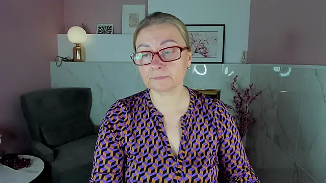 AlexandraKind online show from 10.11.25