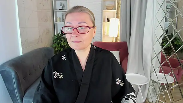 AlexandraKind online show from 10.27.25