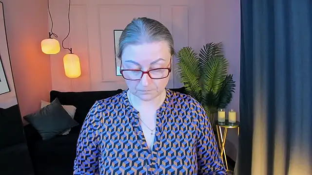 AlexandraKind online show from 12.18.25