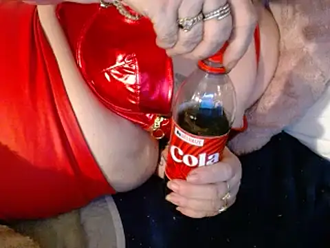 Snapshot of housewife_shantie chatting on 02.20.25 housewife shantie online show from 02.20.25