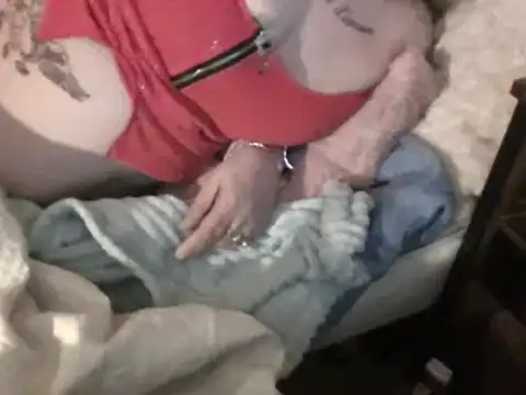 Snapshot of housewife_shantie chatting on 02.27.25 housewife shantie online show from 02.27.25