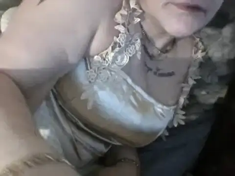 Snapshot of housewife_shantie chatting on 03.05.25 housewife shantie online show from 03.05.25