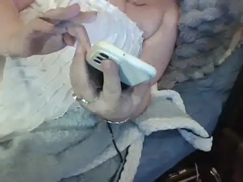 Snapshot of housewife_shantie chatting on 03.21.25 housewife shantie online show from 03.21.25