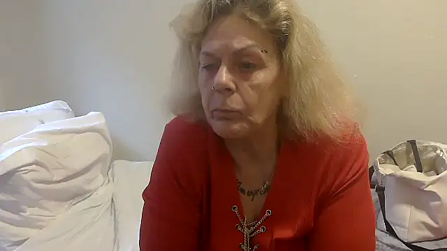 Snapshot of housewife_shantie chatting on 10.03.25 housewife shantie online show from 10.03.25