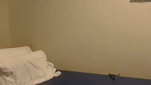 Snapshot of housewife_shantie chatting on 10.19.25 housewife shantie online show from 10.19.25