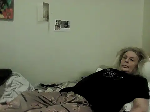 housewife shantie online show from 02.10.26