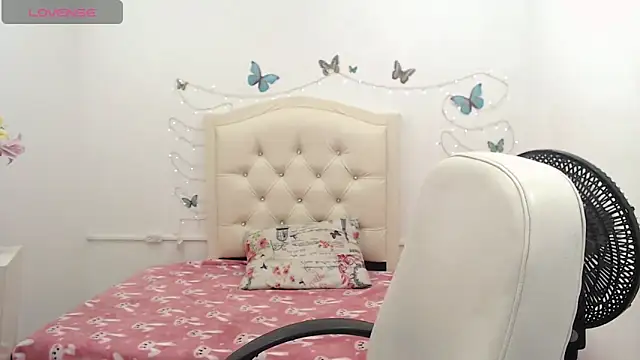 Snapshot of elly_willis chatting on 12.15.24 elly willis online show from 12.15.24