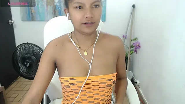 Snapshot of elly_willis chatting on 03.15.25 elly willis online show from 03.15.25