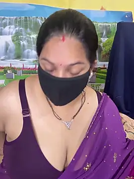 Snapshot of vinky05 chatting on 09.23.25 vinky05 online show from 09.23.25