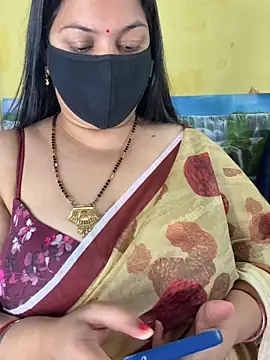 Snapshot of vinky05 chatting on 11.17.25 vinky05 online show from 11.17.25