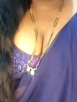 Snapshot of Sexy_Radhikaa chatting on 12.18.25 Sexy Radhikaa online show from 12.18.25