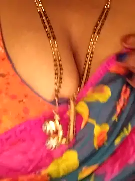 Snapshot of Sexy_Radhikaa chatting on 12.20.25 Sexy Radhikaa online show from 12.20.25