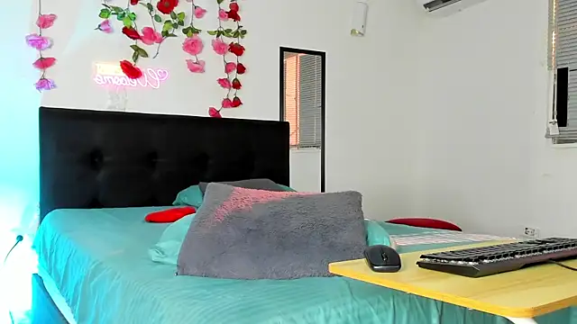 AlanaParker6  online show from 01.22.25