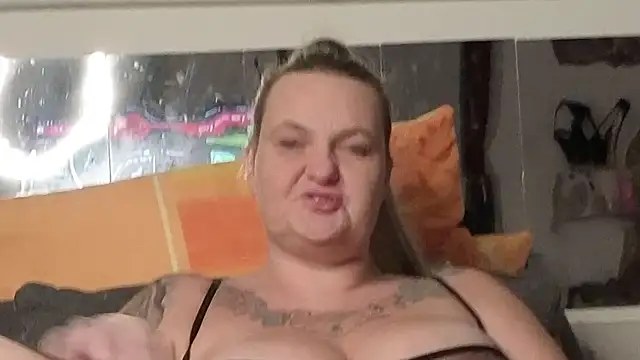 Snapshot of Inked_blondi chatting on 10.07.25 Inked blondi online show from 10.07.25