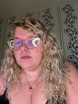 CurvyAnonymousGirl89 online show from 01.19.25