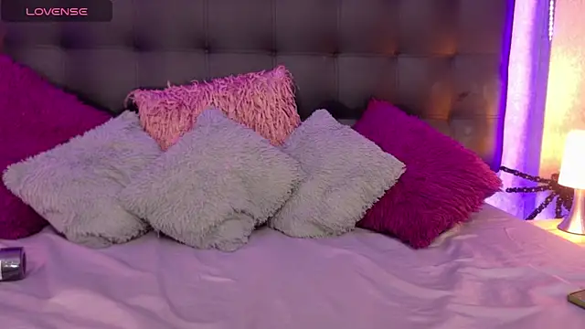 Snapshot of MeleekXXX_ chatting on 10.31.25 MeleekXXX online show from 10.31.25