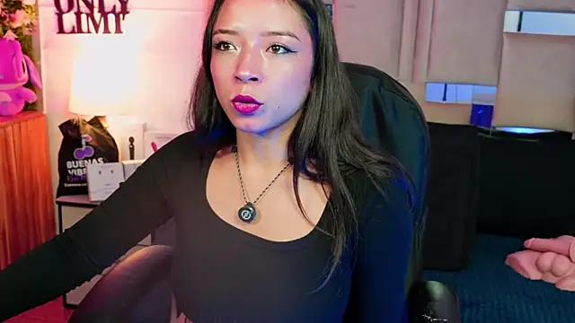 Snapshot of natacha__black_ chatting on 05.04.26 natacha black online show from 05.04.26